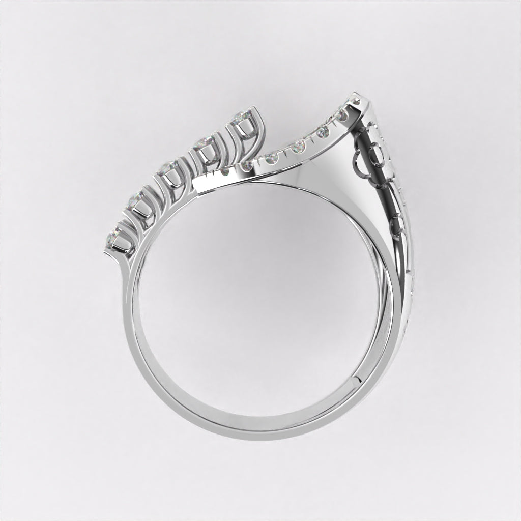 Glitzy Diamond Ring in 925 Silver